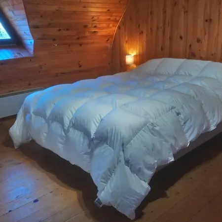 Holiday home Fermette Typique Auvergnate Dans Son Ecrin D'eau Et De Verdure Saint-Donat
